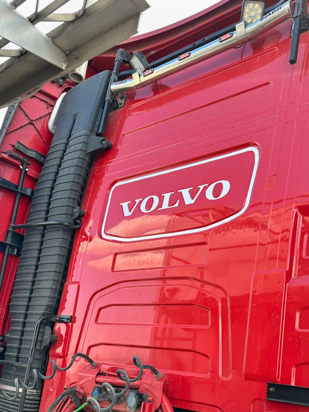VOLVO FH Rear Cab Infill Sticker 2013–2024 – Full Text & Outline Vinyl Decal